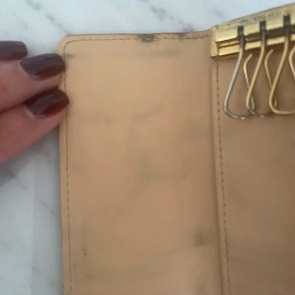 Louis Vuitton Key Holder - Picture 4 of 13